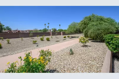 16287 W Willow Creek Lane, Surprise, AZ 85374 - Photo 30