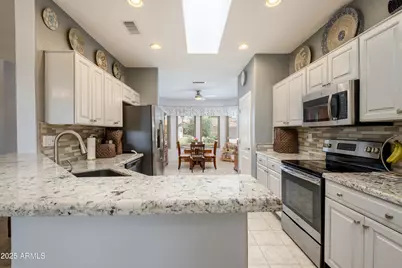 16287 W Willow Creek Lane, Surprise, AZ 85374 - Photo 10