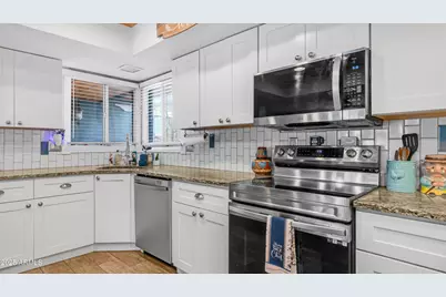 3842 W Mauna Loa Lane, Phoenix, AZ 85053 - Photo 4