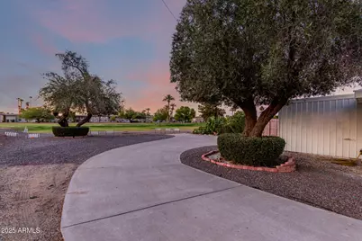 10516 W Peoria Avenue, Sun City, AZ 85351 - Photo 18