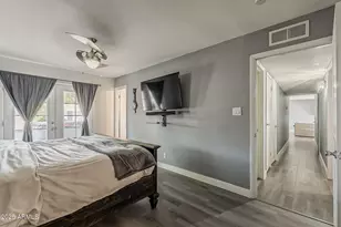 8137 E Indian School Rd, Scottsdale, AZ 85251 - Photo 18