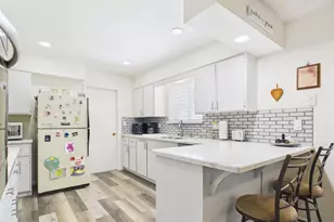 9915 W Mountain View Rd, Sun City, AZ 85351 - Photo 8