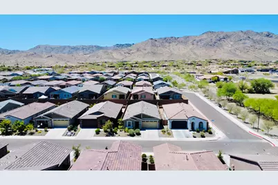 1657 W Monte Way, Phoenix, AZ 85041 - Photo 2