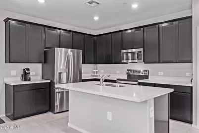 2625 S Peppertree Drive #101, Gilbert, AZ 85295 - Photo 2