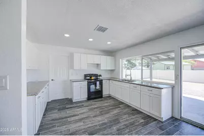 14014 N 39th Avenue, Phoenix, AZ 85053 - Photo 12