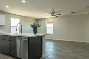 15438 S Overfield Rd, Arizona City, AZ 85123 - Photo 8