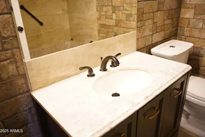 1632 E Saint Charles Avenue, Phoenix, AZ 85042 - Photo 10