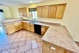 511 S Clubhouse Ln, Sierra Vista, AZ 85635 - Photo 6