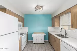 10523 W Coggins Dr, Sun City, AZ 85351 - Photo 12