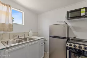 3620 W Sierra Vista Dr, Phoenix, AZ 85019 - Photo 12