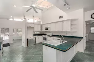 226 E Carol Ave, Phoenix, AZ 85020 - Photo 8