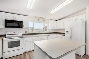 12107 S 215th Ln, Buckeye, AZ 85326 - Photo 8