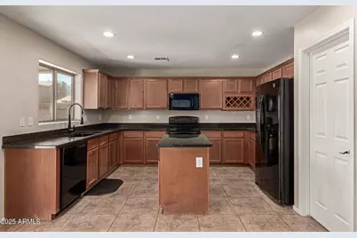 18193 W Saguaro Lane, Surprise, AZ 85388 - Photo 10