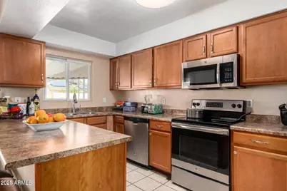 7750 W Clarendon Avenue, Phoenix, AZ 85033 - Photo 2