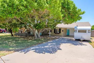 4621 E Edgemont Ave, Phoenix, AZ 85008 - Photo 1