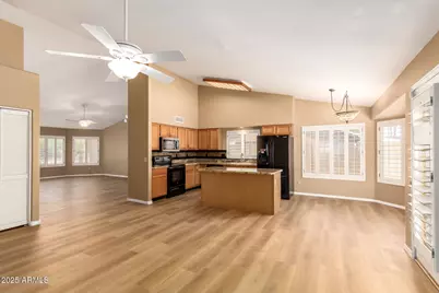 11221 N 77th Avenue, Peoria, AZ 85345 - Photo 10