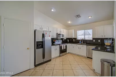 8146 W Hilton Avenue, Phoenix, AZ 85043 - Photo 12