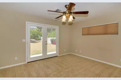 8818 N 47th Place, Phoenix, AZ 85028 - Photo 18