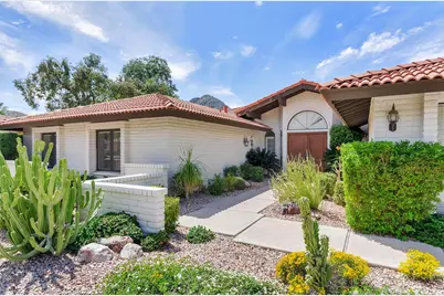 8818 N 47th Place, Phoenix, AZ 85028 - Photo 1