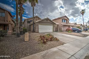 4021 E Amberwood Dr, Phoenix, AZ 85048 - Photo 2