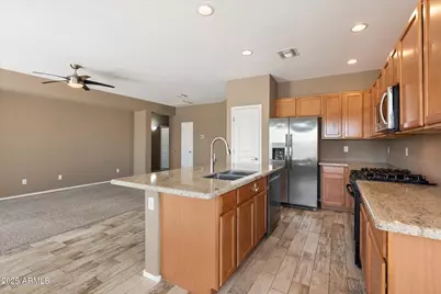 949 E Indian Wells Place, Chandler, AZ 85249 - Photo 8