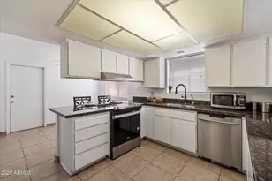 10421 E Silvertree Dr, Sun Lakes, AZ 85248 - Photo 8