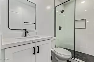 9845 N 15th Ave, Phoenix, AZ 85021 - Photo 18