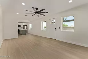 9845 N 15th Ave, Phoenix, AZ 85021 - Photo 10