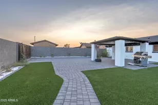 251 W Desert Dr, Phoenix, AZ 85041 - Photo 10