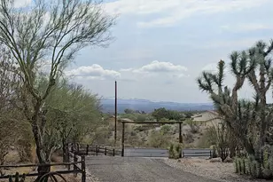 860 Falcon Dr, Wickenburg, AZ 85390 - Photo 4