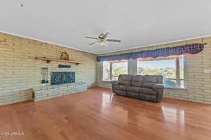 860 Falcon Dr, Wickenburg, AZ 85390 - Photo 8
