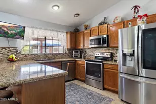 143 W Michelle Dr, Phoenix, AZ 85023 - Photo 10