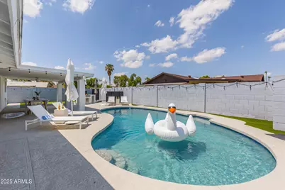 8702 E Clarendon Avenue, Scottsdale, AZ 85251 - Photo 1