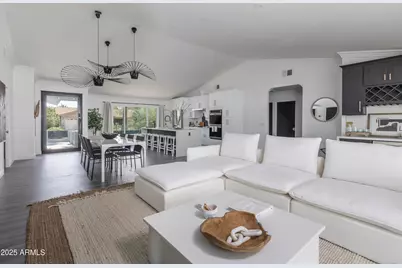 8702 E Clarendon Avenue, Scottsdale, AZ 85251 - Photo 10