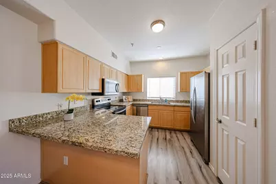 7401 W Arrowhead Clubhouse Drive #2047, Glendale, AZ 85308 - Photo 4
