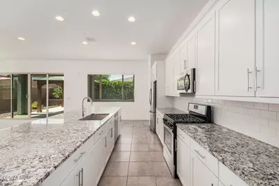 18926 W Desert Hills Drive, Surprise, AZ 85388 - Photo 10