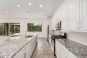 18926 W Desert Hls Dr, Surprise, AZ 85388 - Photo 10