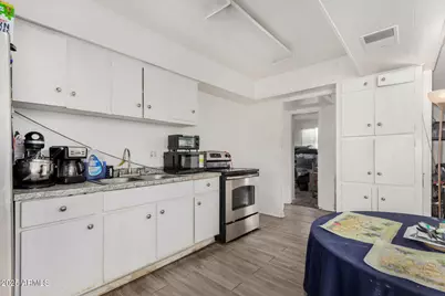 7931 W Earll Drive, Phoenix, AZ 85033 - Photo 14