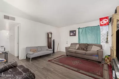 7931 W Earll Drive, Phoenix, AZ 85033 - Photo 8