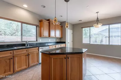 13820 W Cheery Lynn Road, Avondale, AZ 85392 - Photo 4