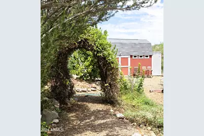 20435 E Wagon Wheel Circle, Black Canyon City, AZ 85324 - Photo 6