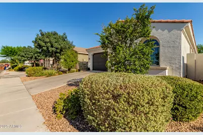 487 W Rainbow Bridge Lane, San Tan Valley, AZ 85140 - Photo 2