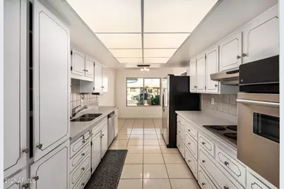 11049 W Crestbrook Drive, Sun City, AZ 85351 - Photo 10