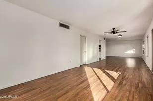 11049 W Crestbrook Dr, Sun City, AZ 85351 - Photo 8