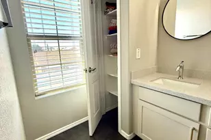 3708 E Kerry Ln, Phoenix, AZ 85050 - Photo 16