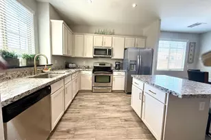 3708 E Kerry Ln, Phoenix, AZ 85050 - Photo 2