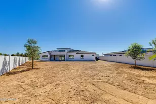 3330 W Desert Dawn Dr, Phoenix, AZ 85083 - Photo 30