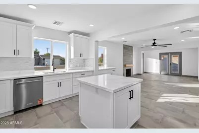 3241 N 27th Place, Phoenix, AZ 85016 - Photo 4