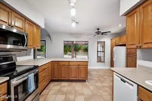 23051 N 87th Dr, Peoria, AZ 85383 - Photo 16