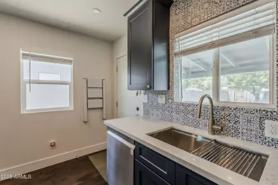 2112 N 25th Place, Phoenix, AZ 85008 - Photo 8